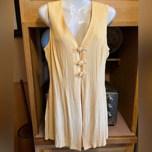 Women’s Vintage Gold 2 piece sleeveless top shorts set size 8 VERY NICE!